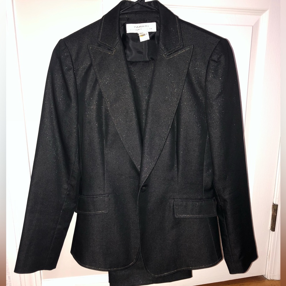 Tahari Suit size 4
